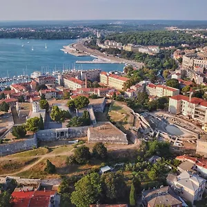 Candler's Old Town Apartment Pula