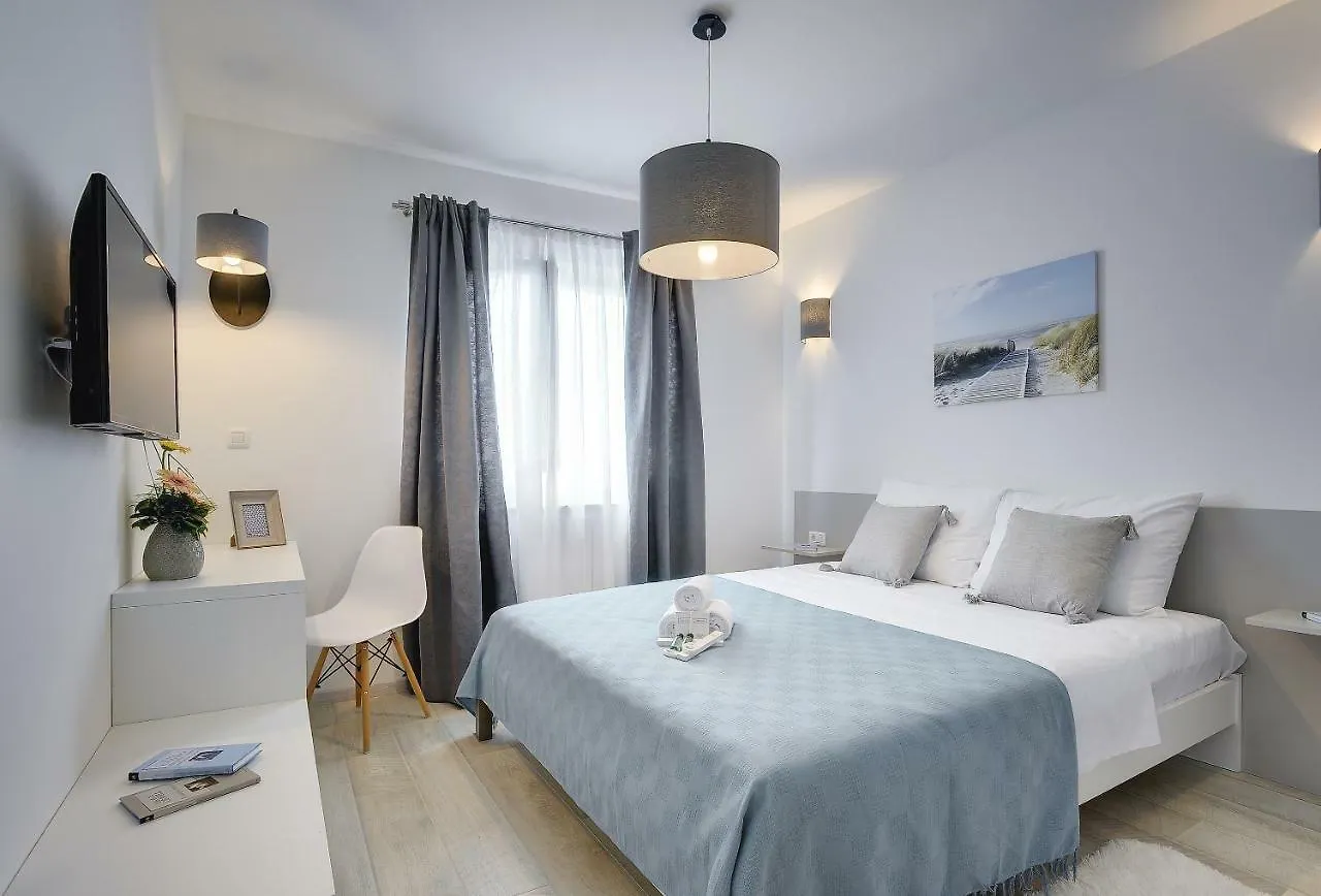Gallery Apartment Πούλα